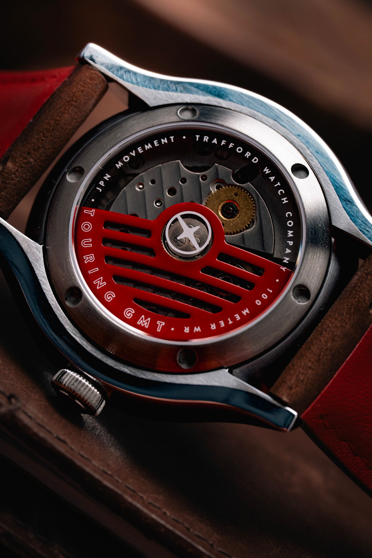 Featuring the Miyota 9075
